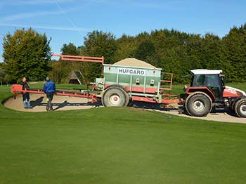 Topdressen, besanden Golfplatzpflege